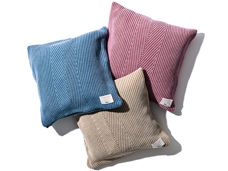 ぬくもりと幸せ感に包まれるお部屋に！「クッションとブランケット