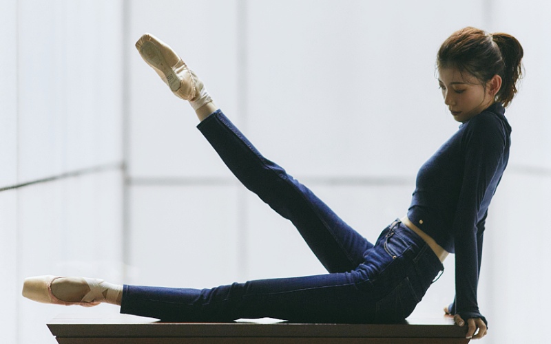 履くだけでまるでバレリーナ♡ 美姿勢を叶えたいなら【バレエスキニー