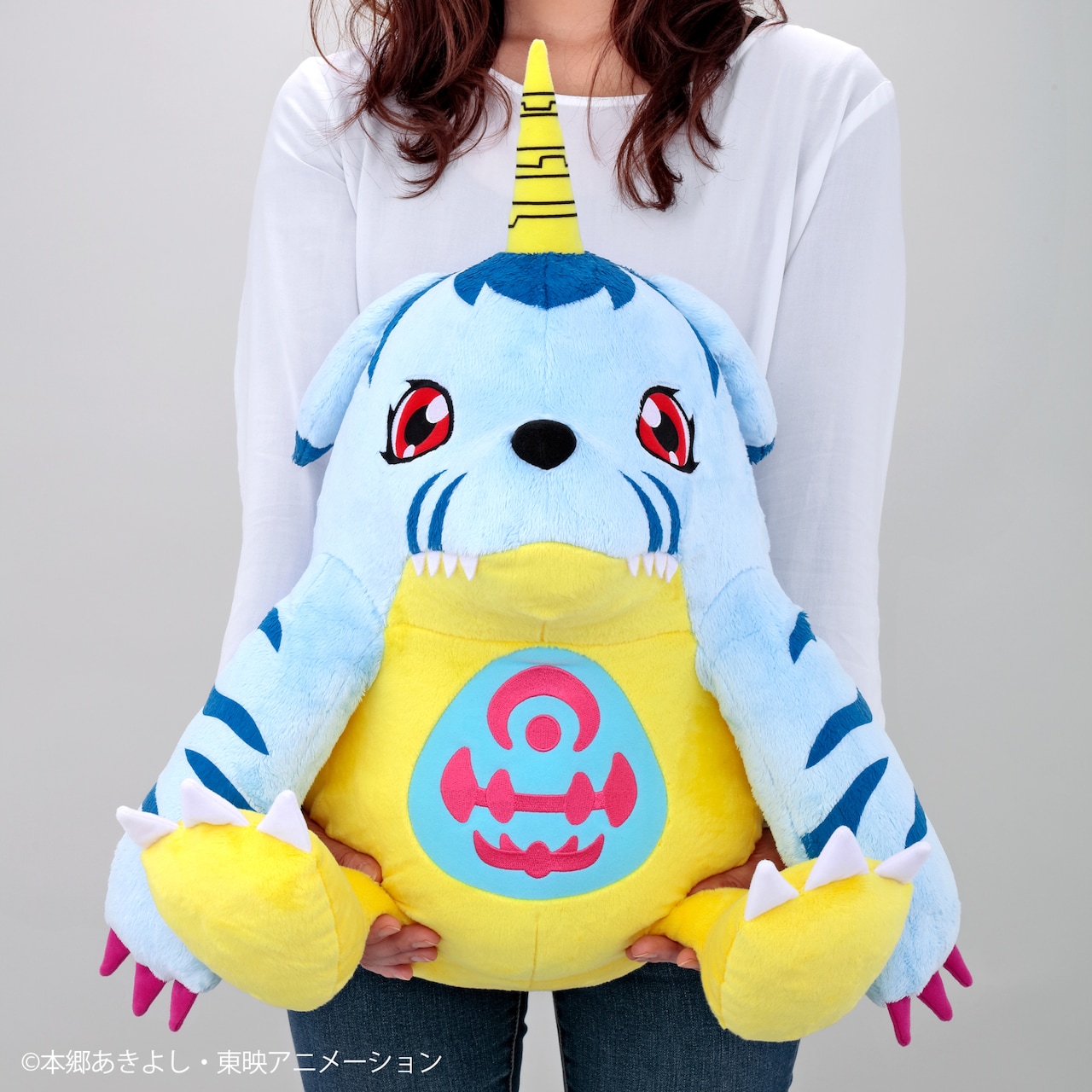 デジモン tri.」デジヴァイス型の玩具とガブモンの等身大ぬいぐるみ