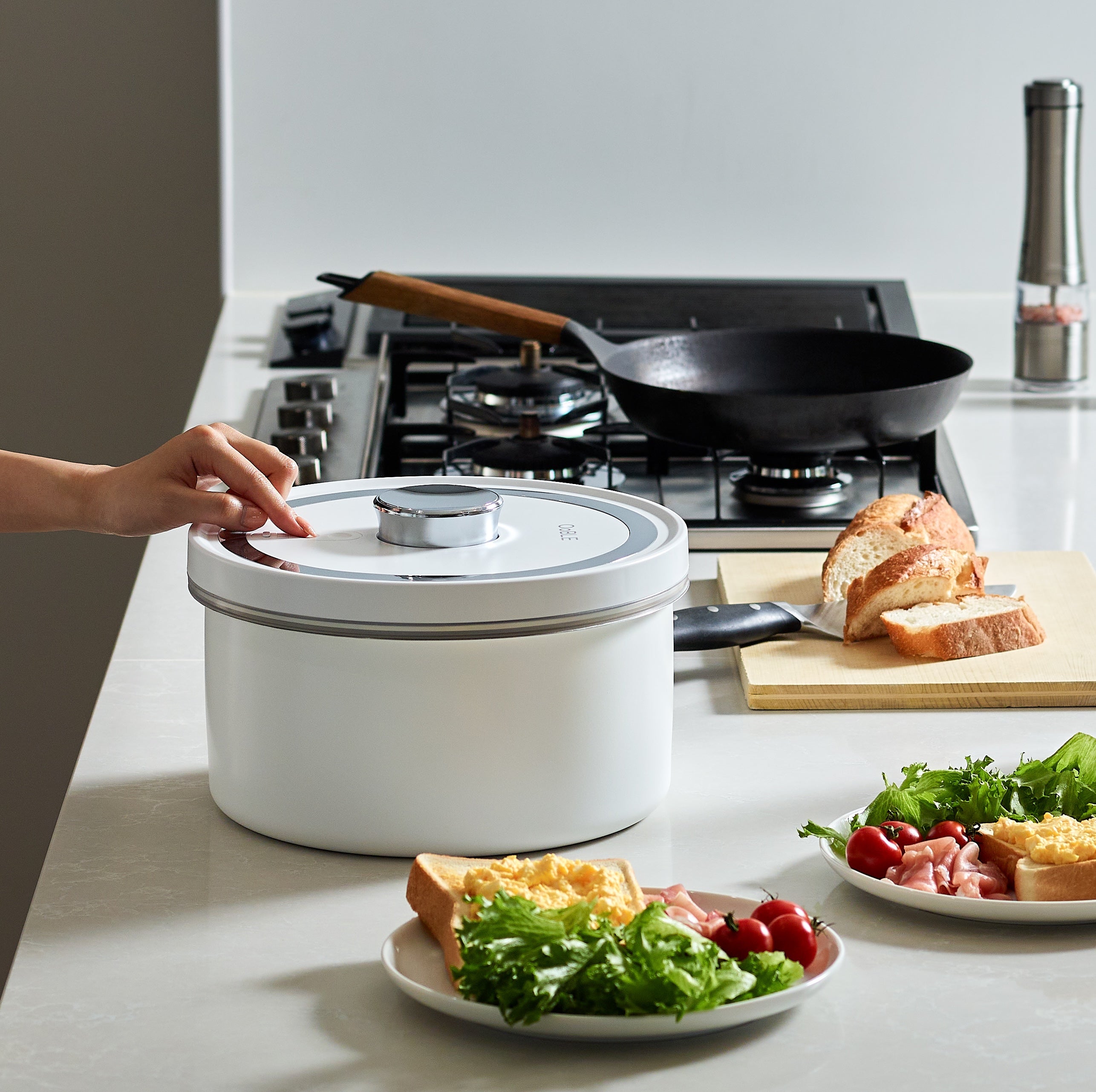 OoBLE 真空保存容器 ミニ ホワイト6.5L 食材のおいしさをキープする