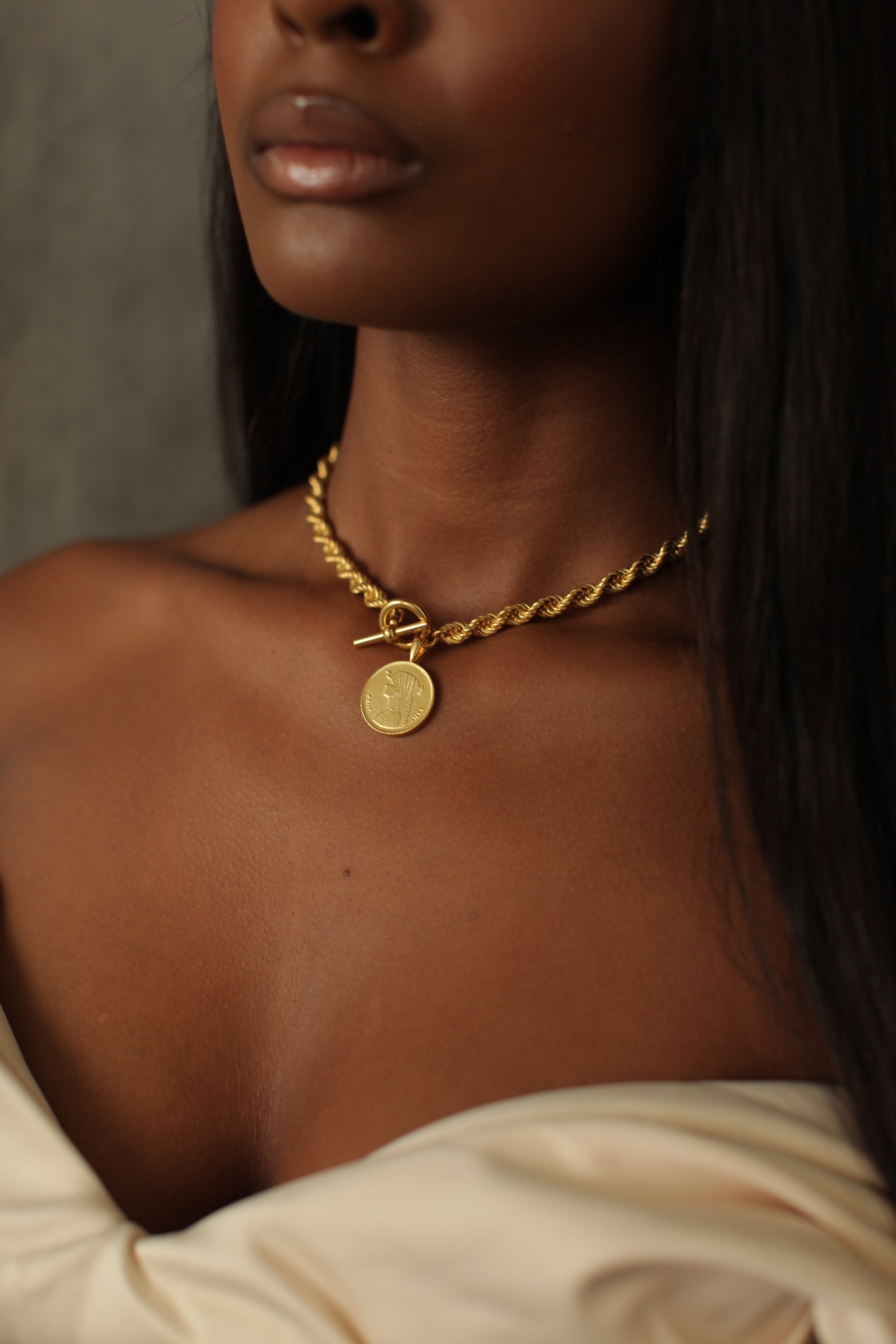 THE TOGGLE Rope Chain Necklace with Coin Pendant – omiwoods