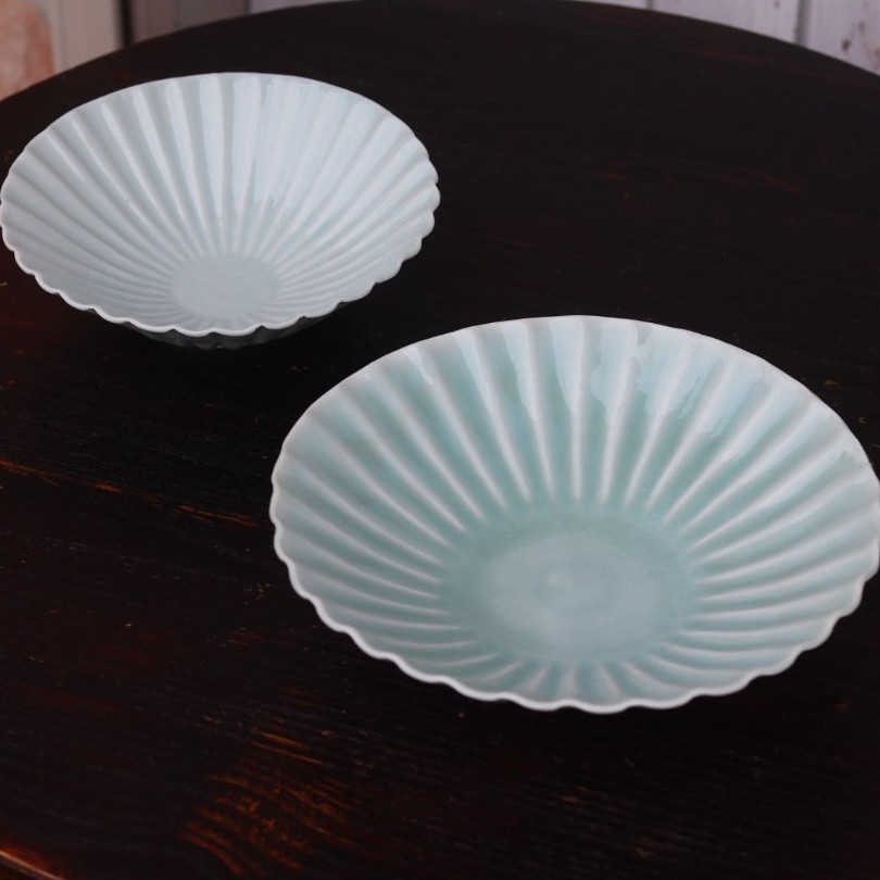 堀畑蘭 6寸皿 色絵 松と白犬 - 作家ものの器と生活雑貨 on-la-cru