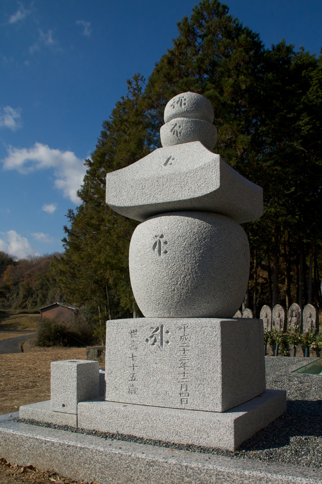 吉相墓「五輪塔」 株式会社 谷本石材【三重県】／住まいのオーダー