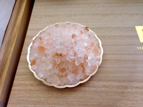 自然療法サロンharmonityから生まれた安眠枕「BRAIN REST」で質の良い