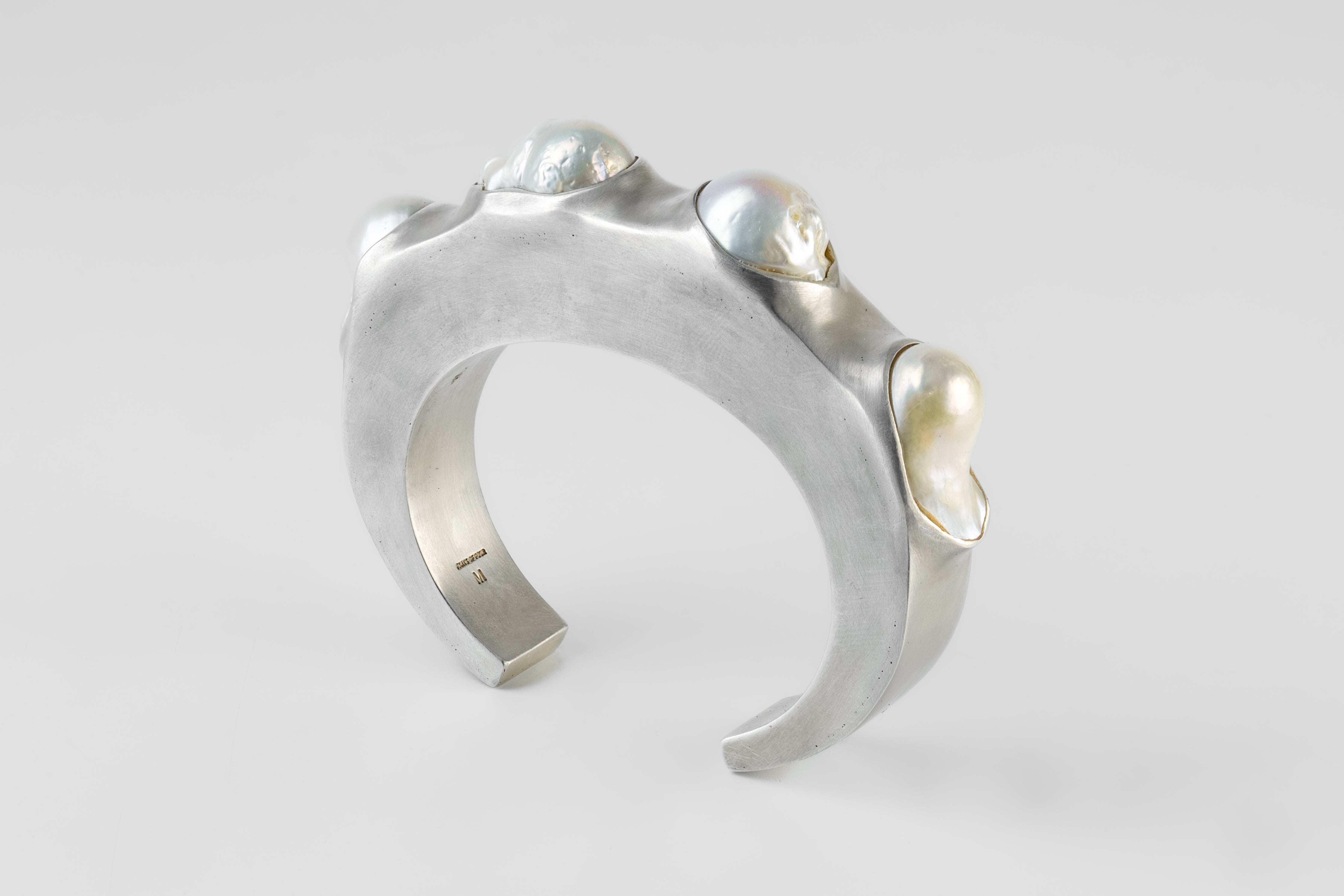 Crescent Bracelet (Terrestrial Surfaced, White Pearl, 15mm, AS+MA+