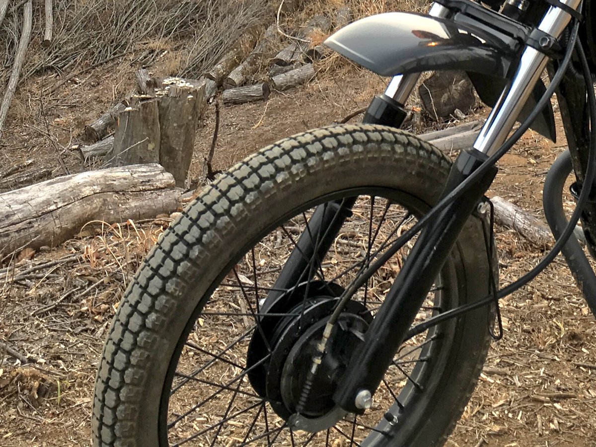 どうでもいいけどエイプにハンターカブのフロントホイールがポンなん