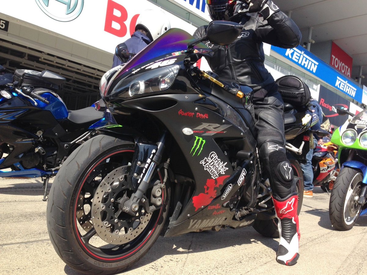 売ります】アルパインスターズのレザーパンツでサイズは50インチです