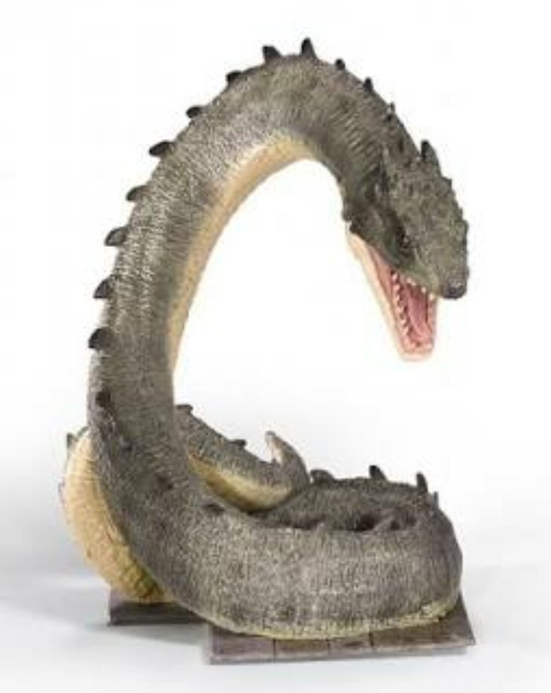 バジリスク:「ハリーポッターと秘密の部屋」に登場した個体は体長約