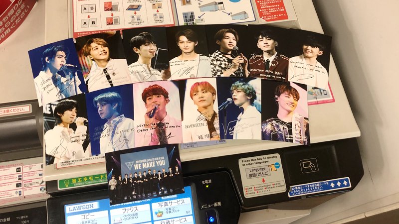 13人組ボーイズグループ「SEVENTEEN」のライブフォトを店内マルチ