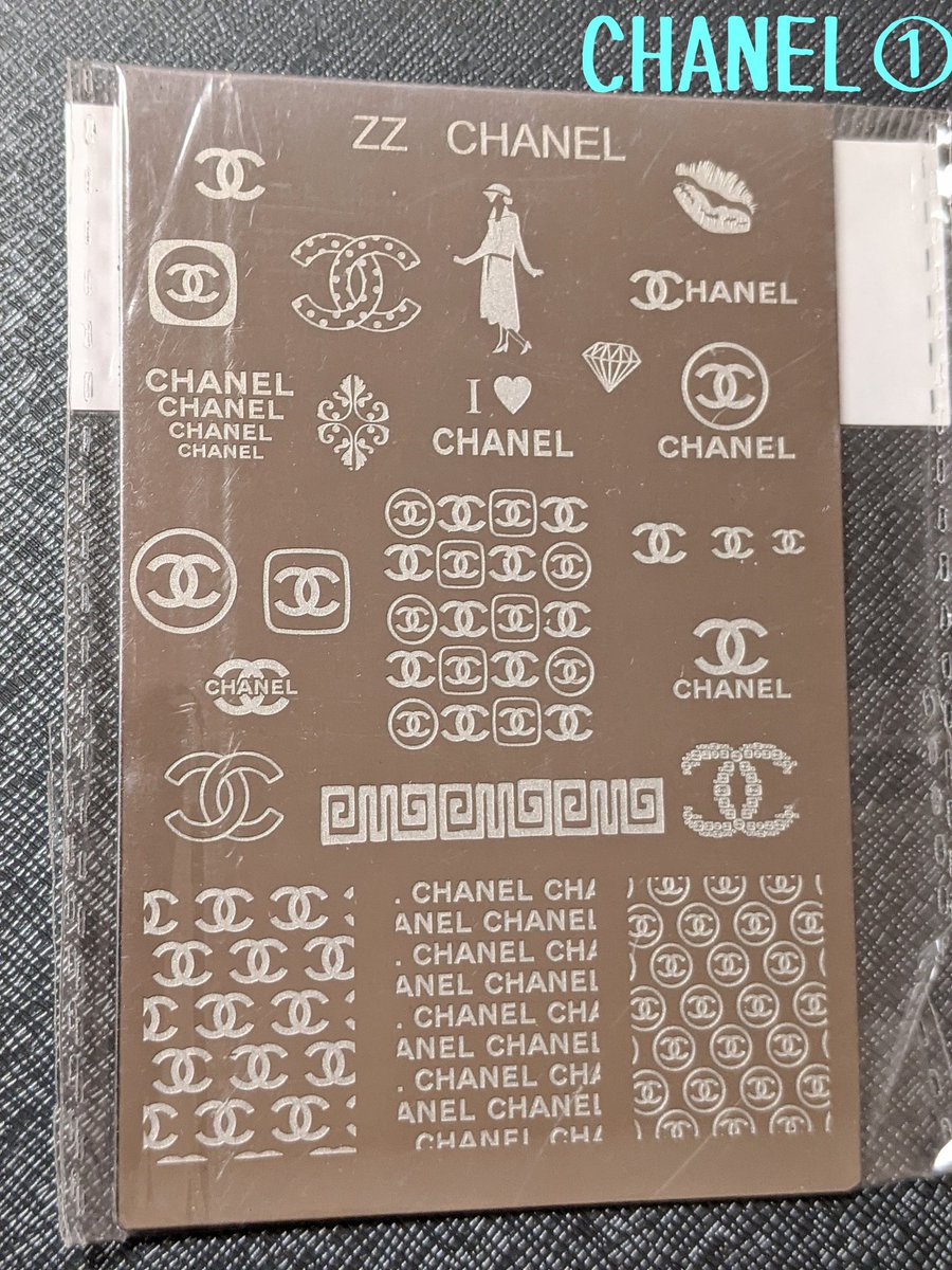 ブランドネイルプレート 3種 6×9cm 各1枚1900円でメルカリにて販売