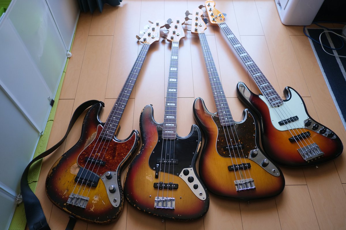 こんなにサンバーストのFenderジャズベが集まることある？ 左から 1961