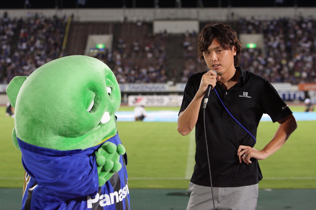 📣#8月10日はヤットの日 ＼ 4⃣つ目の写真は2010年の #遠藤保仁 選手