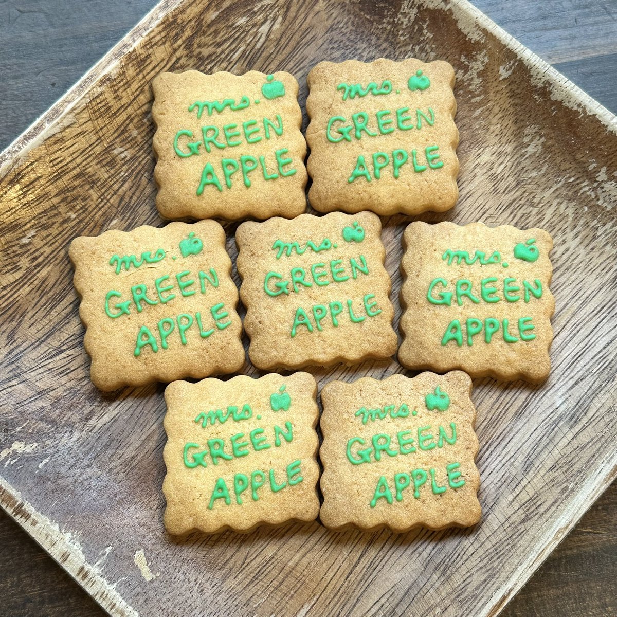 本日、何度目かのどしゃ降り☔️ 思いの外、JAM'S🍏さんの🎁に