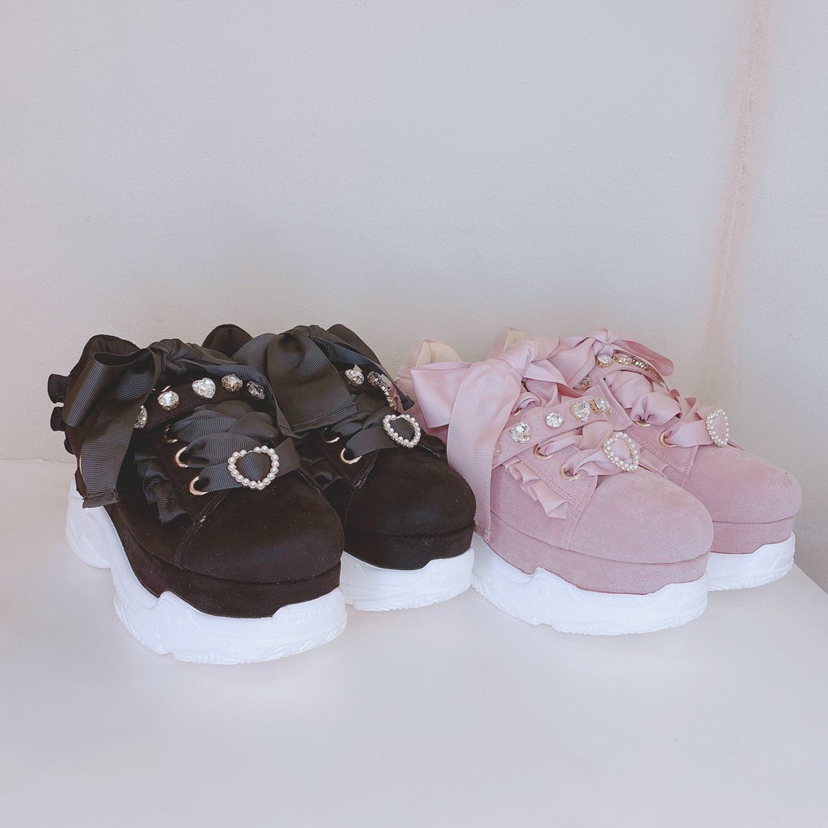 近鉄パッセ店🎀 #ビジューベルト厚底スニーカー きらきらのビジューが