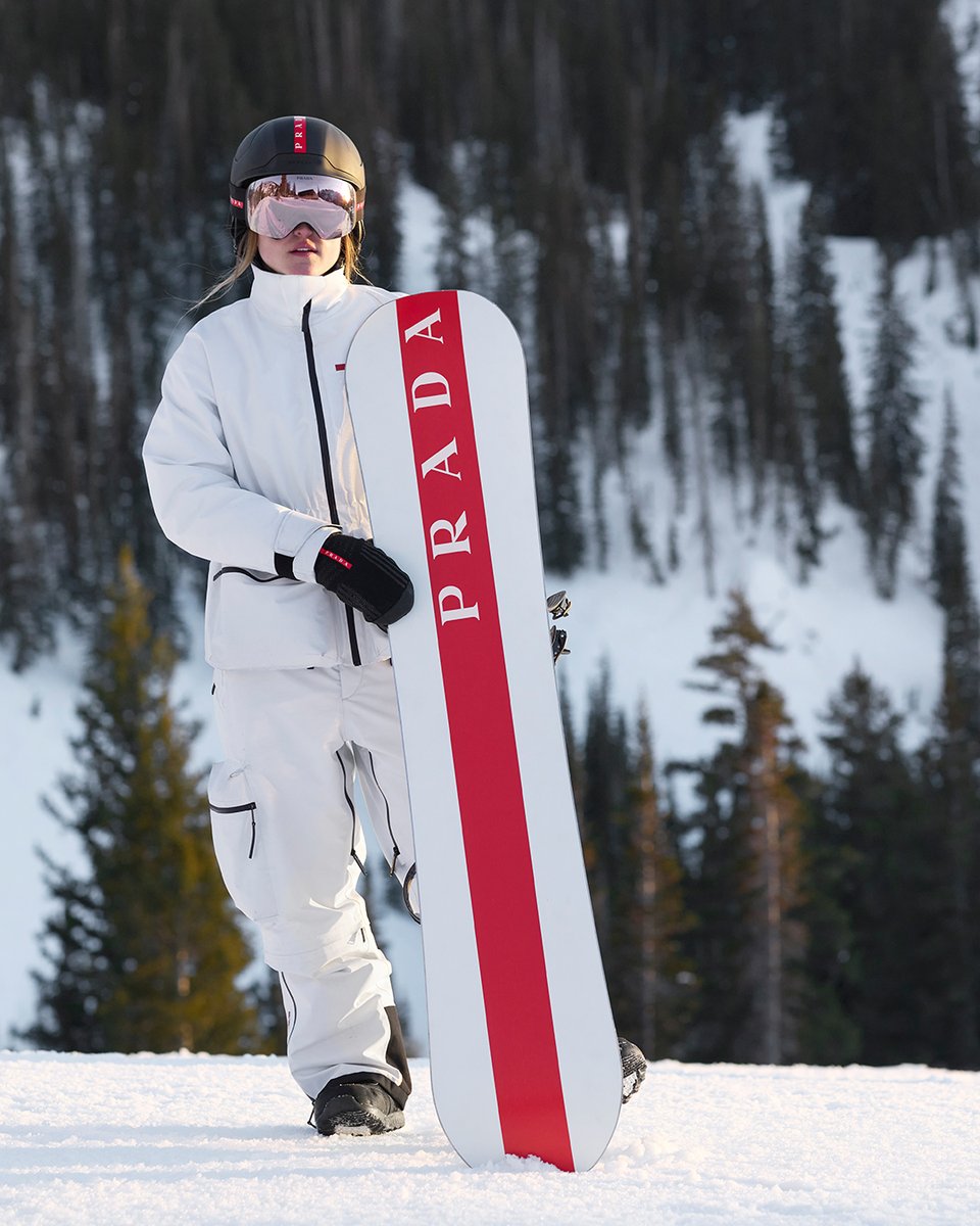 プラダ リネア・ロッサ 2021年秋冬スキーコレクションを着用し圧巻の