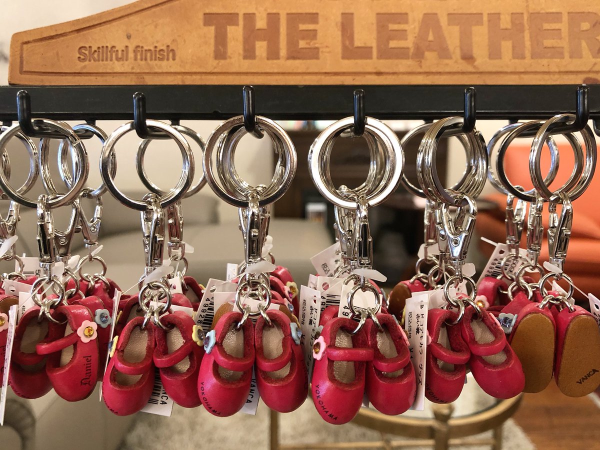 横浜元町土産にいかがですか⁉️ 元町3丁目ダニエルさんの 「赤い靴