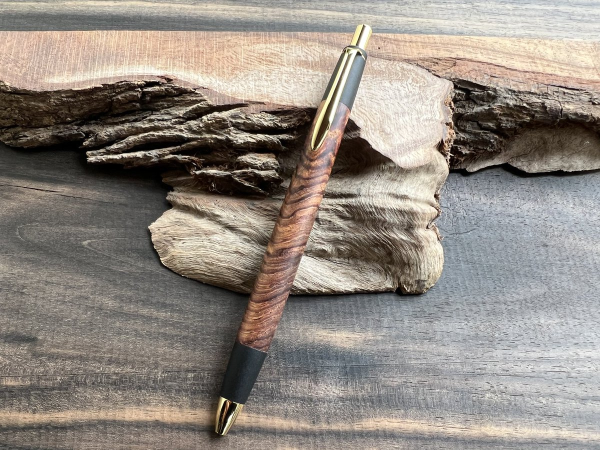 こんにちは。ホンジュラスローズウッド瘤杢(上杢)3本追加予定です