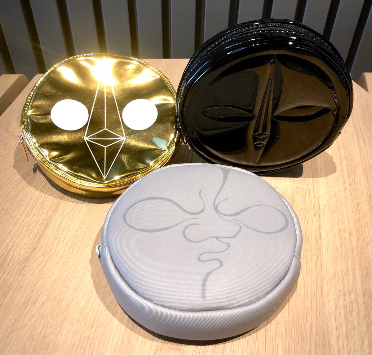 続いては、ミュージアムショップをのぞき見……！ 美術館5階の特設