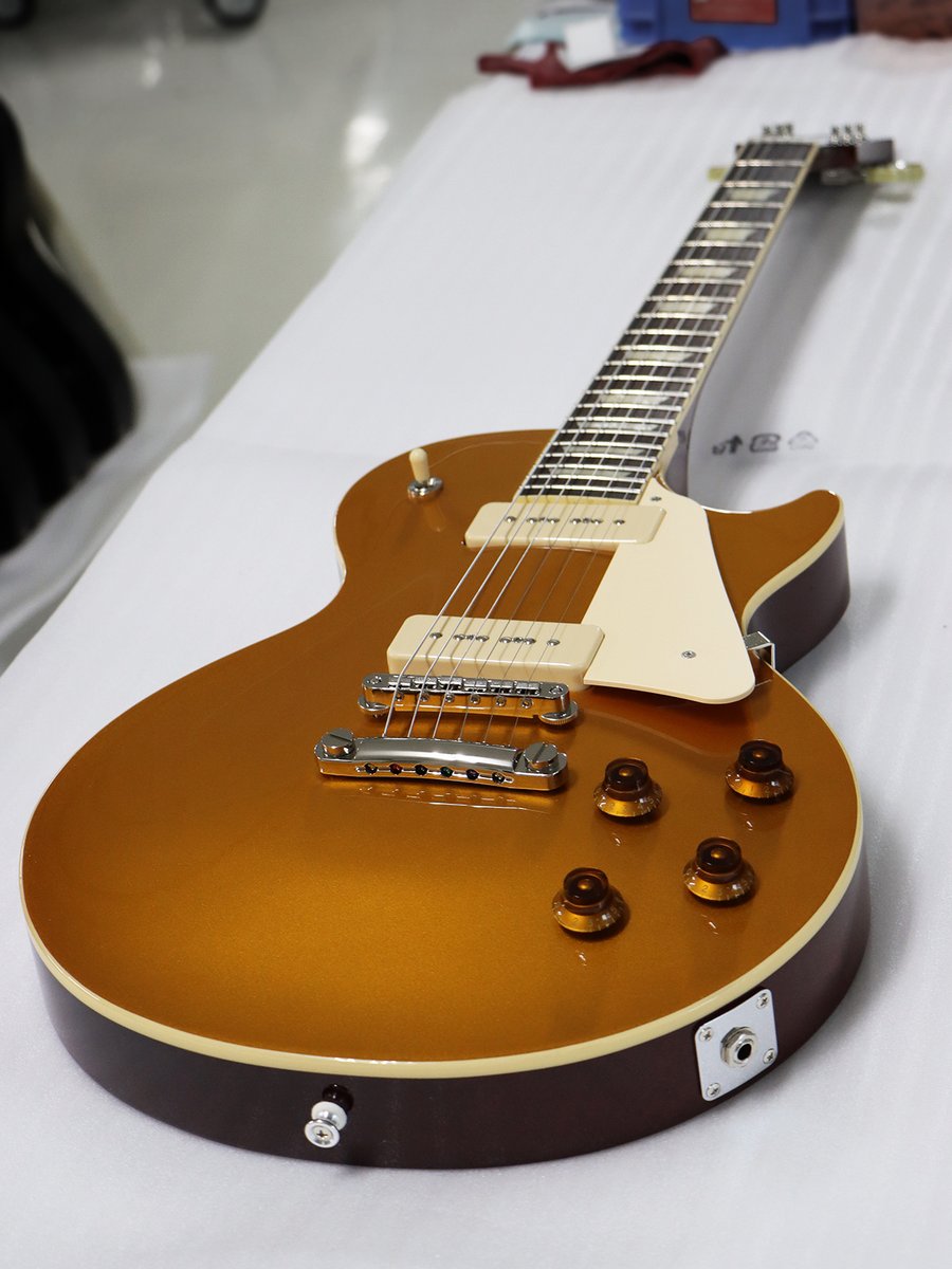 人気のP90タイプピックアップ搭載NLS、ついに入荷です。コチラは梱包