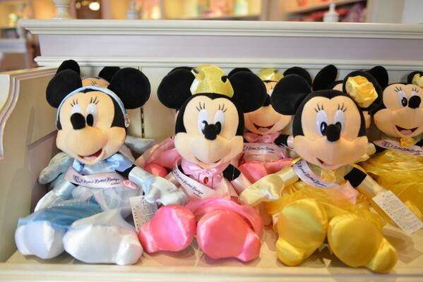 ビビディバビディブティックのドレスをきたミニーちゃんぬいぐるみ