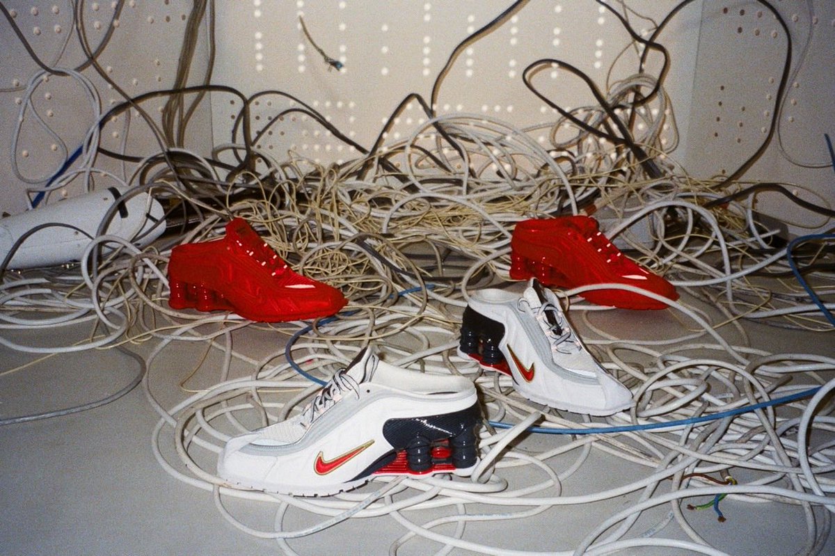 Martine Rose x Nike 『Shox MR4 “Fire Red”』が現地時間10月30日に