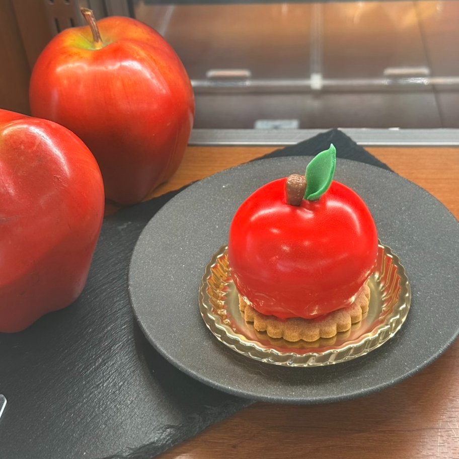 りんごの季節ですのでリンゴのケーキご用意してます🍎【林檎のアップ