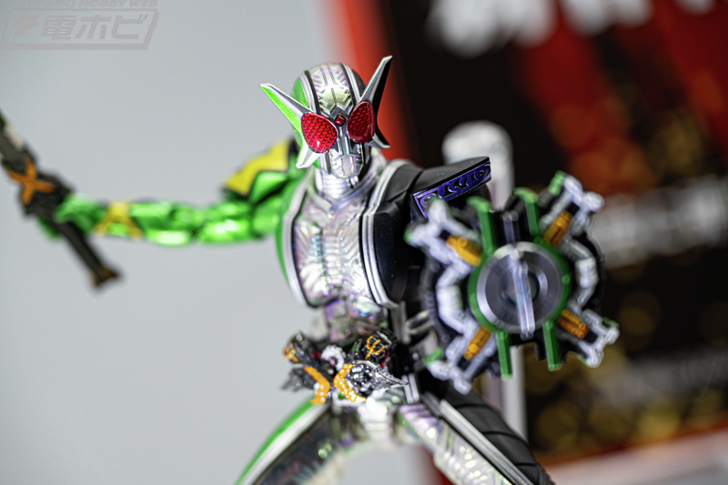 S.H.Figuarts(真骨彫製法) 仮面ライダーW サイクロンジョーカー