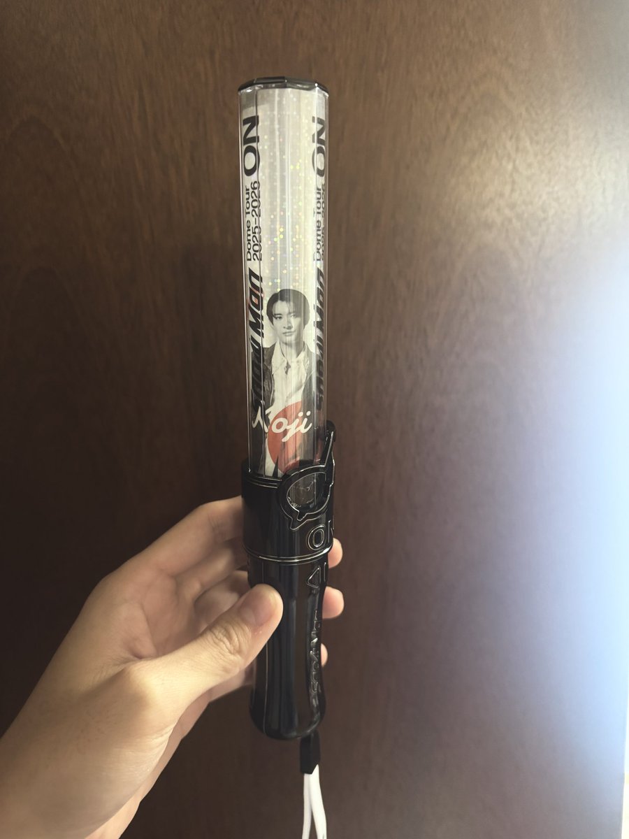 ステッカーを袋から出してペンラのシートより