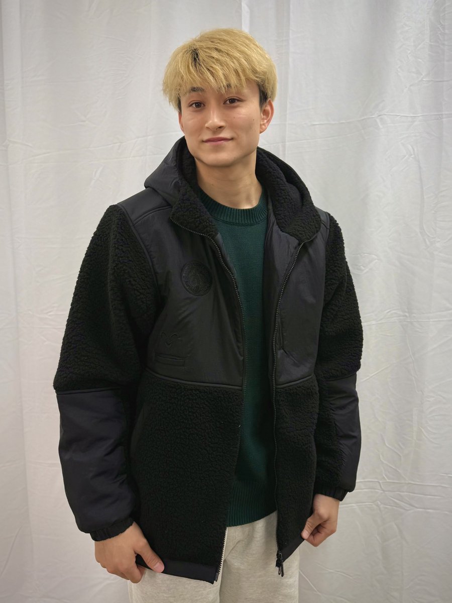 NEWチームウエア 明日から販売🧣// 選手達も普段から着用している