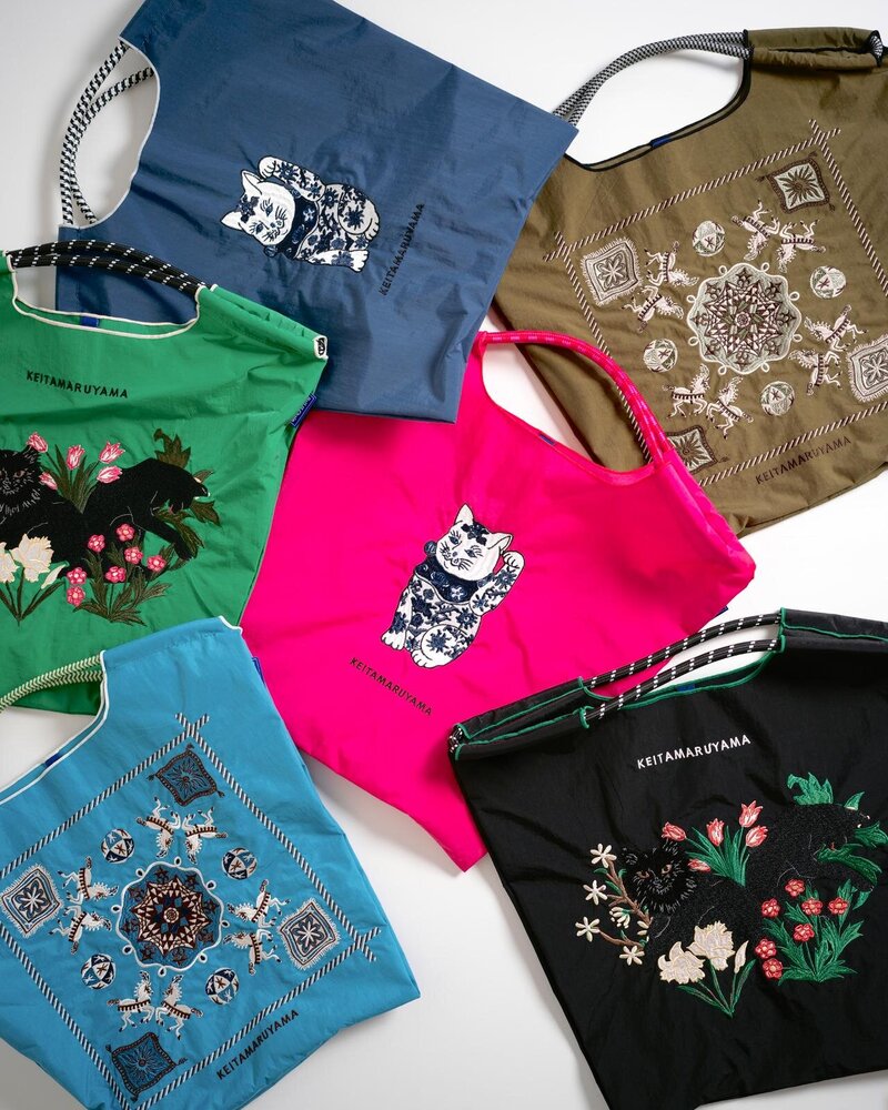 ケイタ マルヤマ「縁起物市」551蓬莱の“豚まん型巾着”＆招き猫バッグ