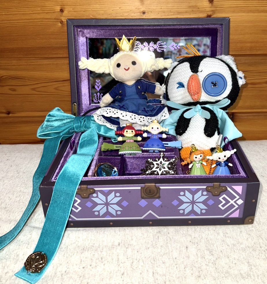 昨日、しまむらでエルサのジュエリーボックス買えました😊アナ希望で
