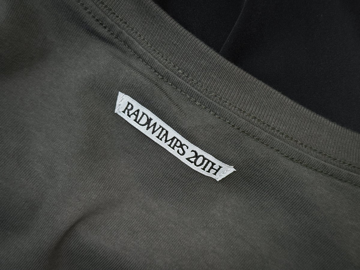 RADWIMPSの20周年Tシャツ良過ぎる。 過去のCDジャケットがコラージュで