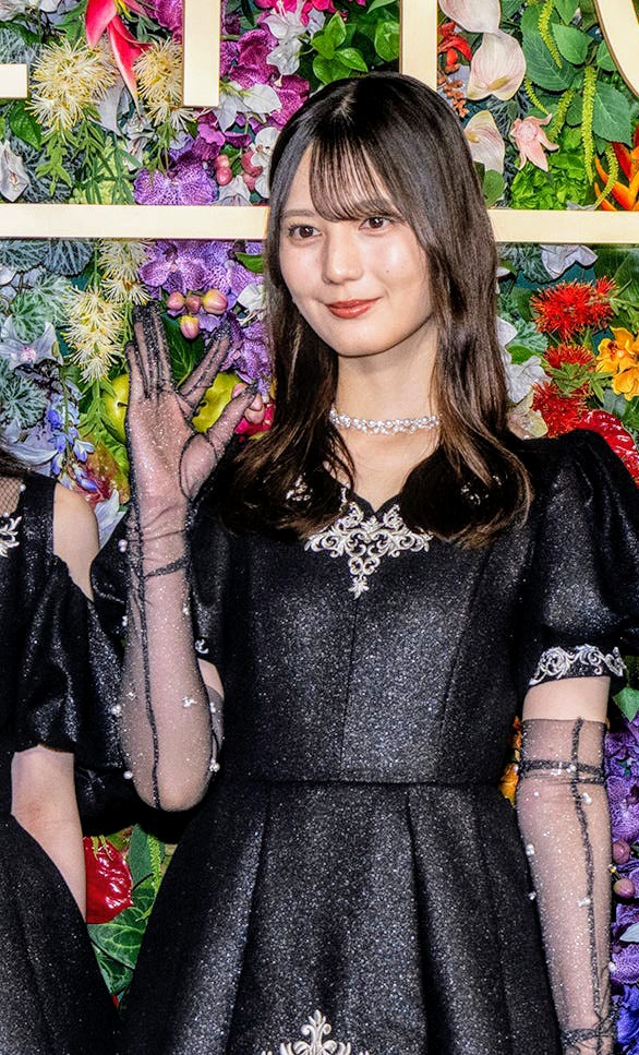 うひょー😍😍新生日向坂は皆黒ドレス似合いすぎ！！可愛いなぁ🥰 小坂