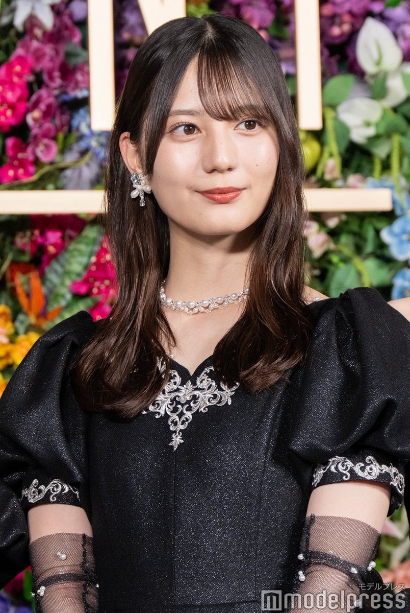 黒ドレスの小坂菜緒ちゃんの圧倒的な美しさが凄い。