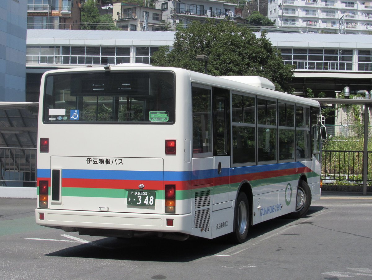 熱海駅前に来るバス 伊豆箱根バス 三菱ふそう エアロスターMP37 (伊豆