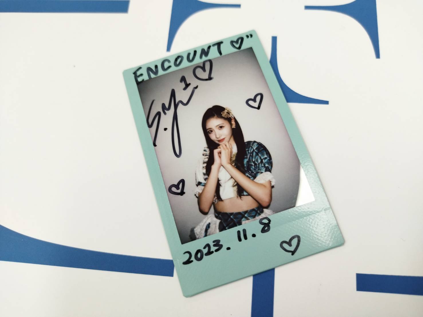 まんじゅう】 櫻井優衣 直筆サイン入りサコッシュ1位特典 FRUITS