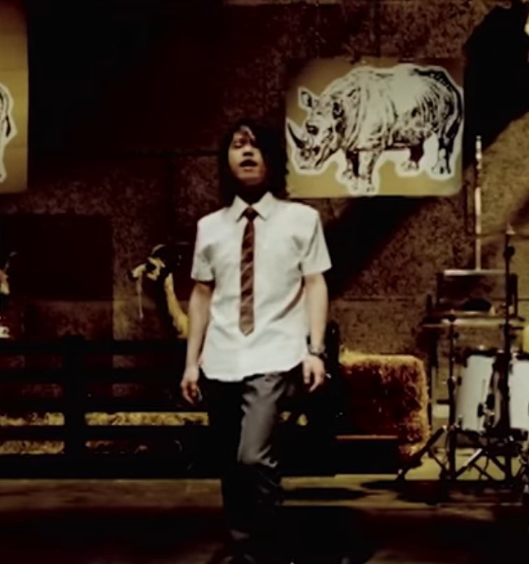 確かhydeさん、3種類の衣装だった😊 1. 軍帽(アイパッチ無し) 軍帽で