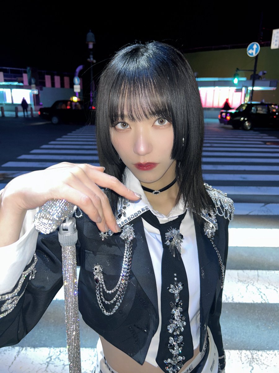 LOVE 16thシングル 『 呪って呪って 』 MVが公開されました🎙⛓ ダーク