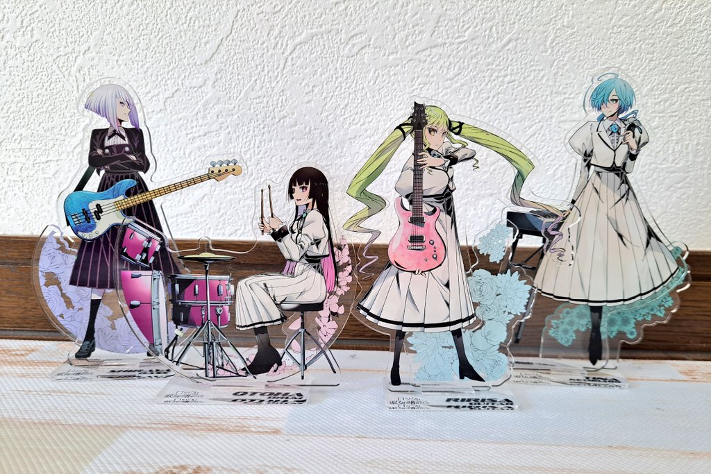 ロックは淑女の嗜みでして アクリルスタンドが4人揃いましたよー