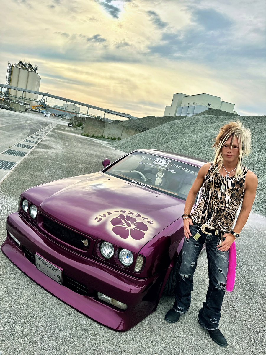 ボンネットに咲く一輪の花はカリスマギャル男の証