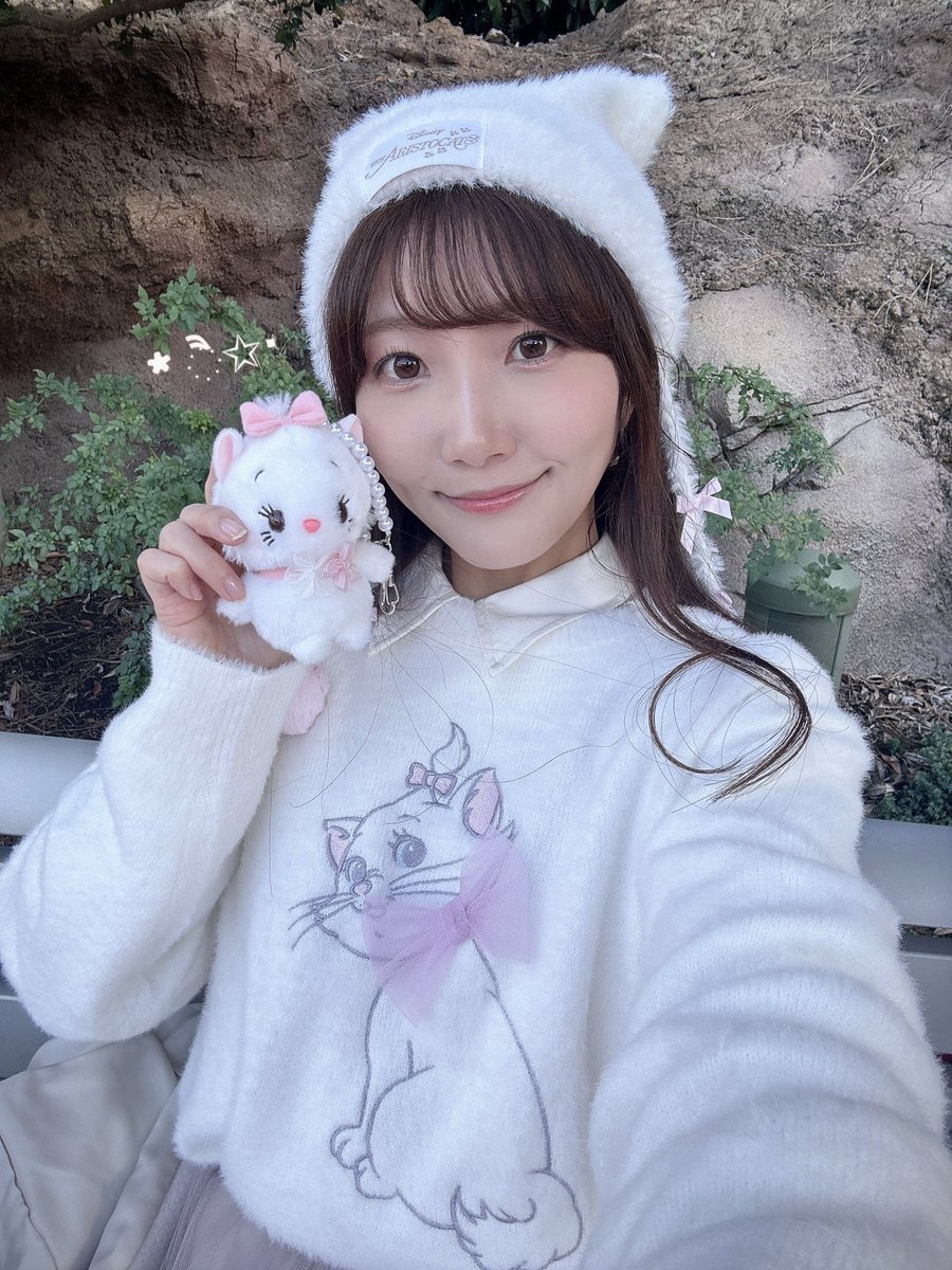 マリーちゃんのニットキャップとセーターを着てマリーちゃんコーデで