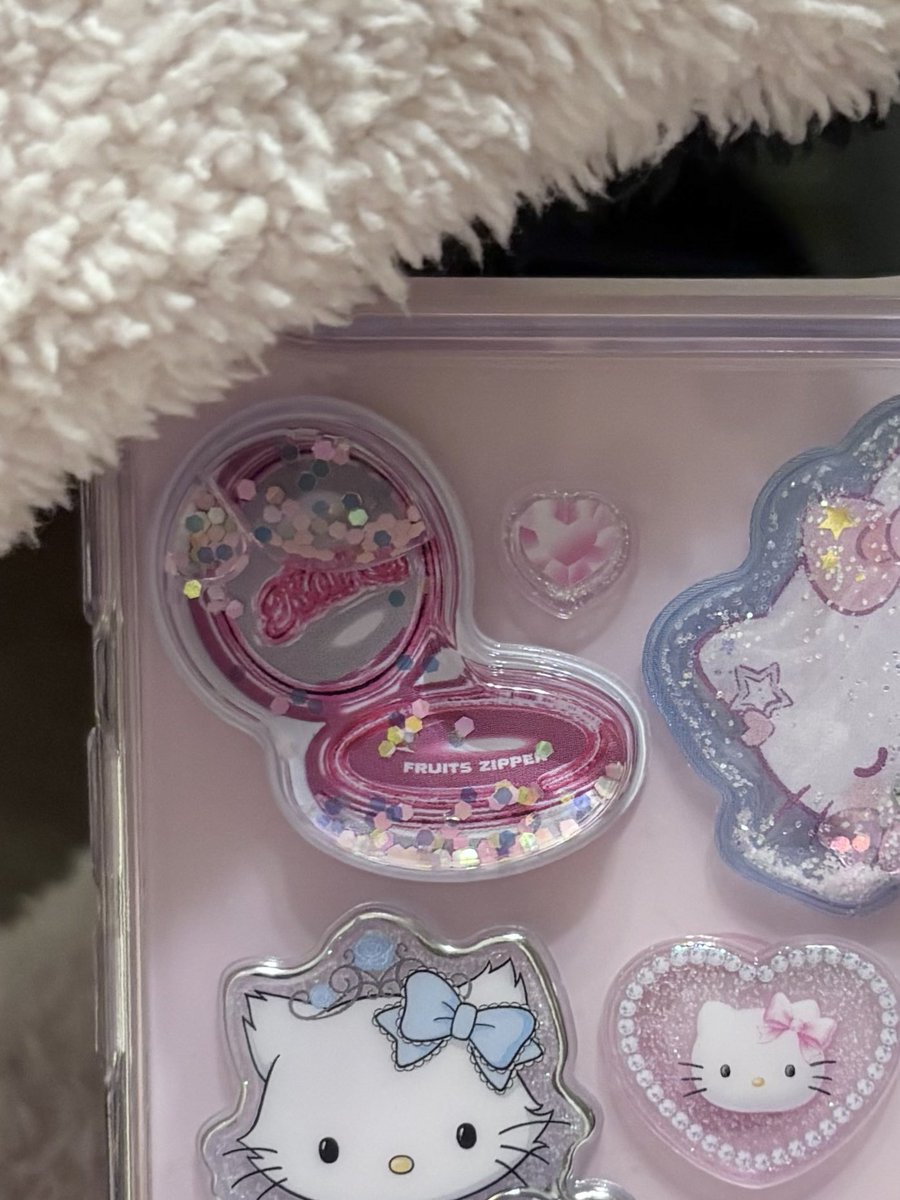 左上に張ってるのグッズのお水のシールだよ ᥬ👶🏻ᩤまʓ 💘