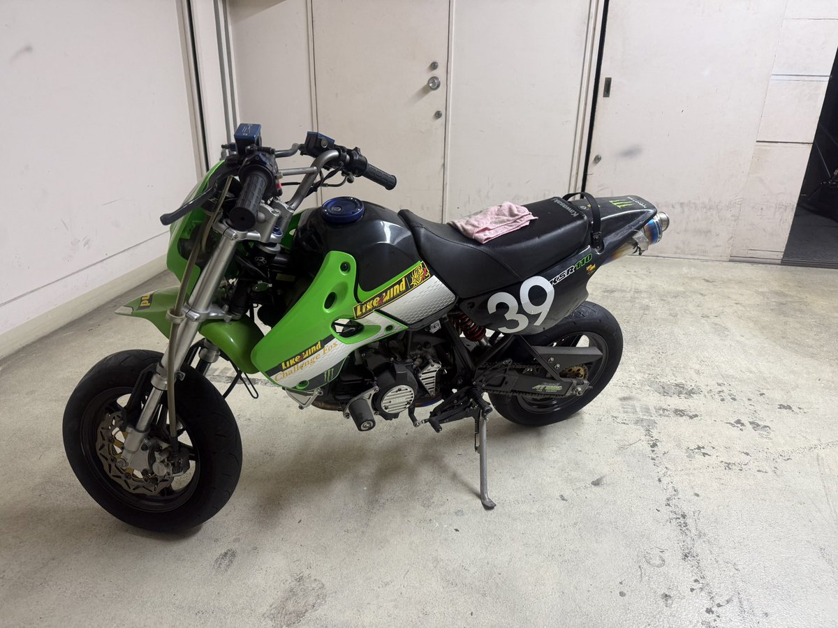 会社に置いてたKSR拭いてみた🧽 さて、どうしましょうかね😎