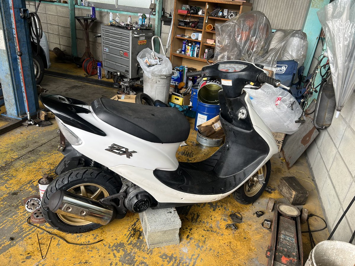 良く聞くZX仕様ってやつ。 フロントドラムのまま羽付けてZX仕様もあれ