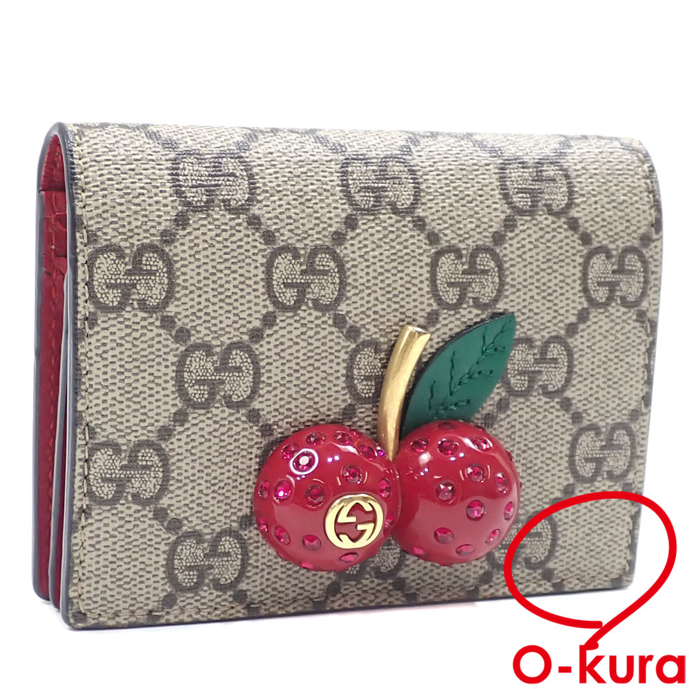 グッチ GGスプリーム チェリー 二つ折り財布 販売中です✨ 立体的な