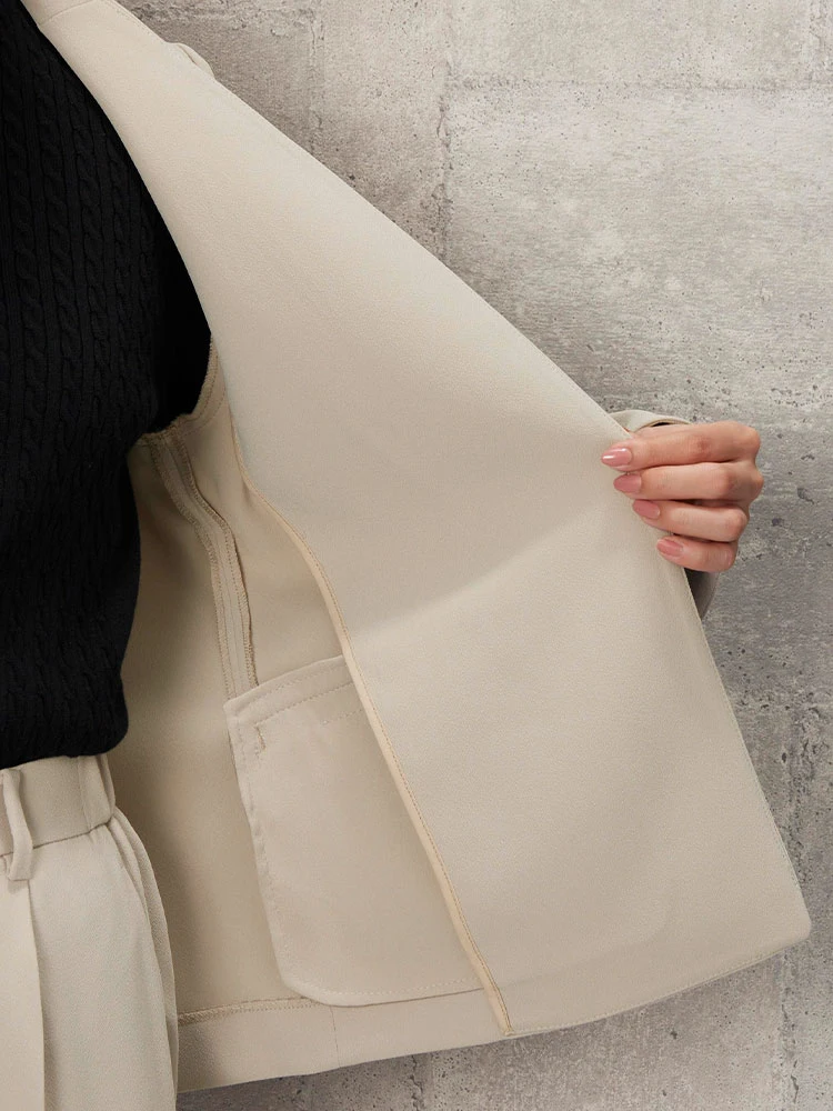 ベージュ バックサテンジョーゼット ノーカラージャケット ベージュ