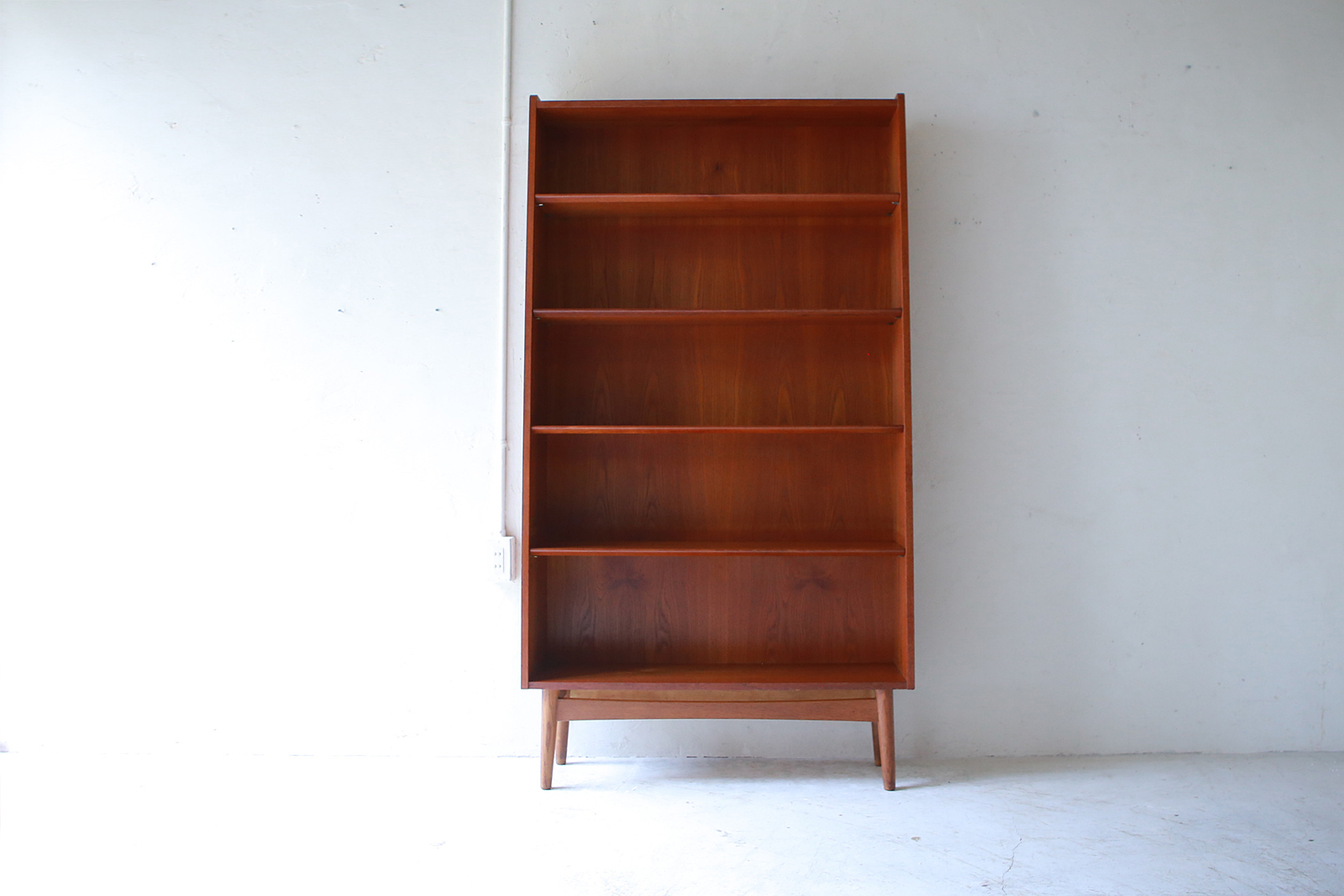 Bookshelf_oak1.jpg