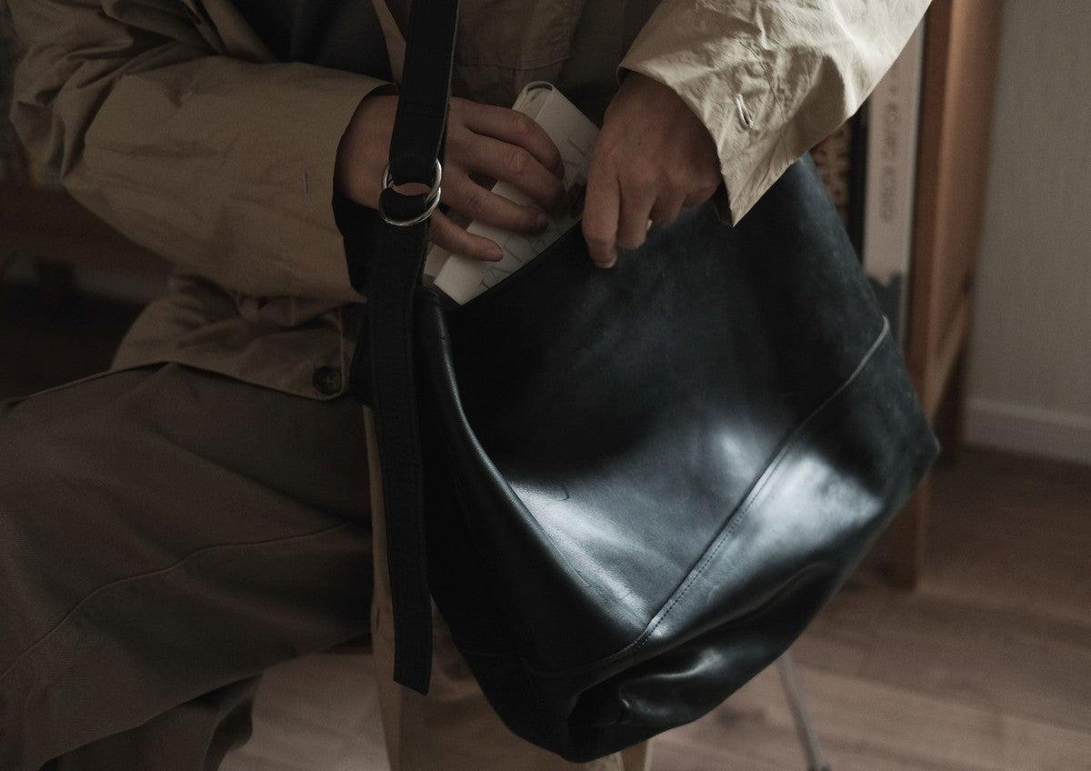 レザーショルダーバッグ black ＜XL＞ – PINT_MN