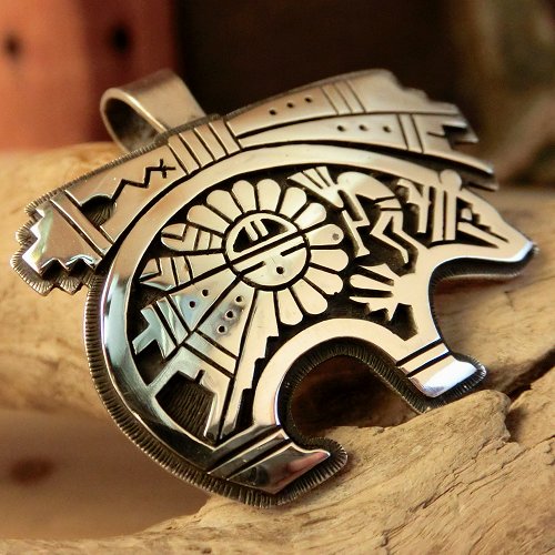 ホピ族：Berra Tawahongva ベア（クマ）モチーフ ペンダント - PINE