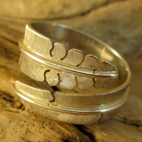 イスレタ族：マイケル・カーク（Michael Kirk）イーグルフェザー